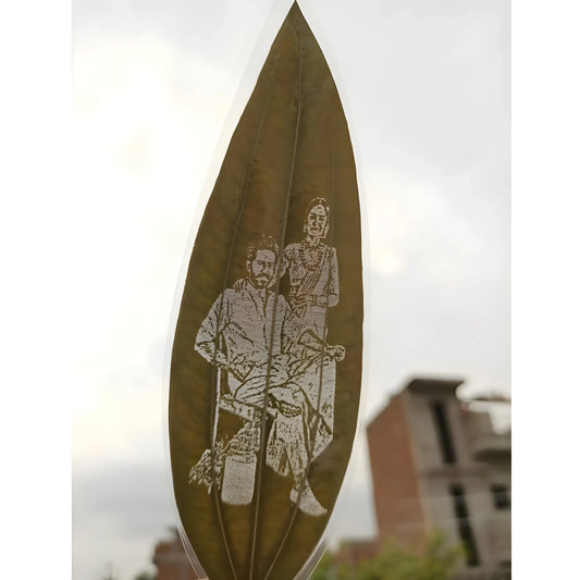Custom Engraved Leaf Art – Personalized Portrait on Natural Leaf